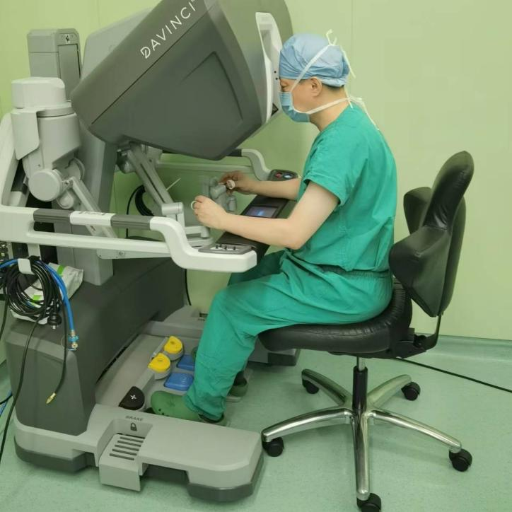 哈医大二院完成机器人辅助肾静脉瘤栓手术|预防治疗肾脏肿瘤医生有提示
