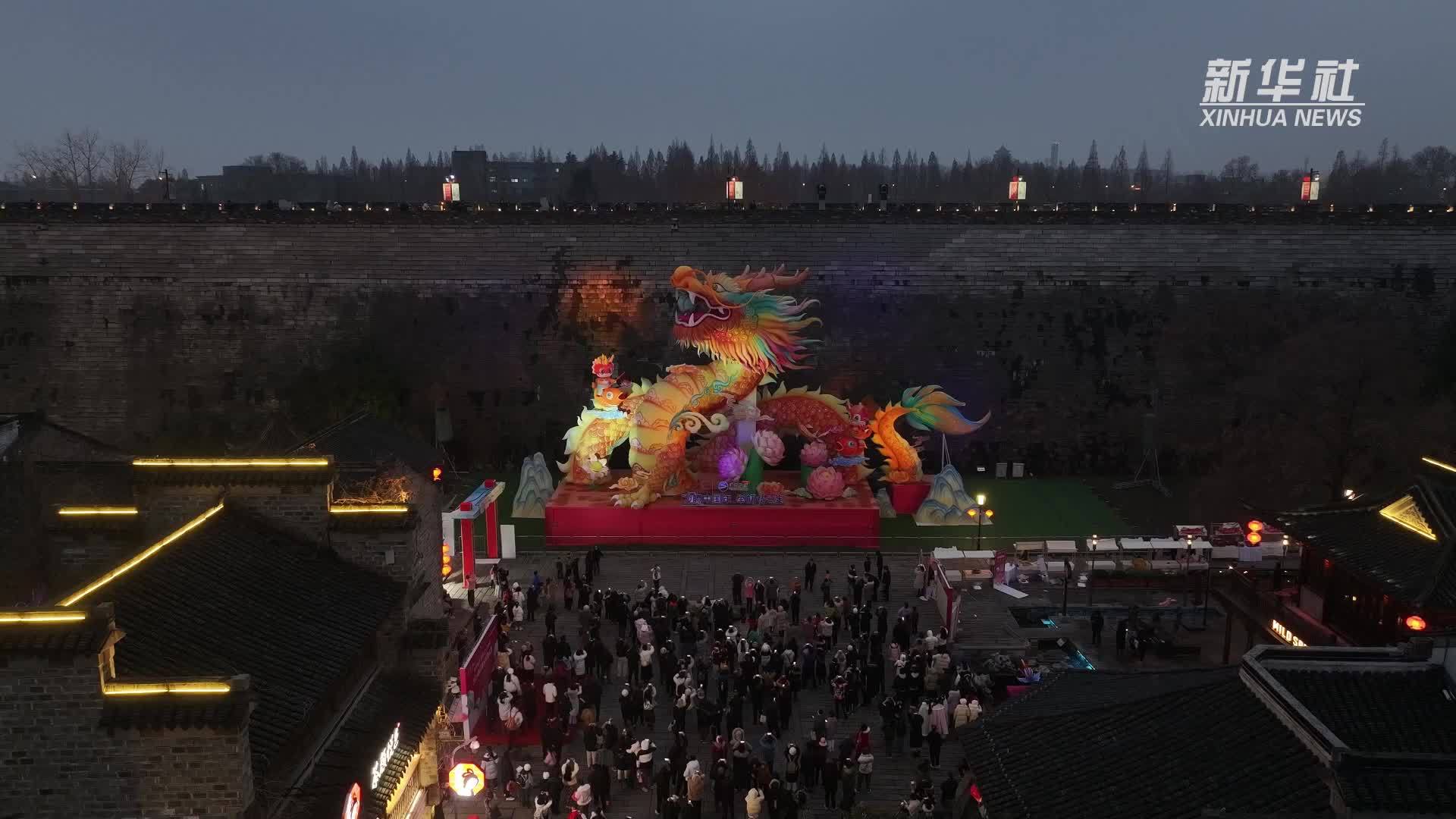 江苏南京：满城灯火耀街红