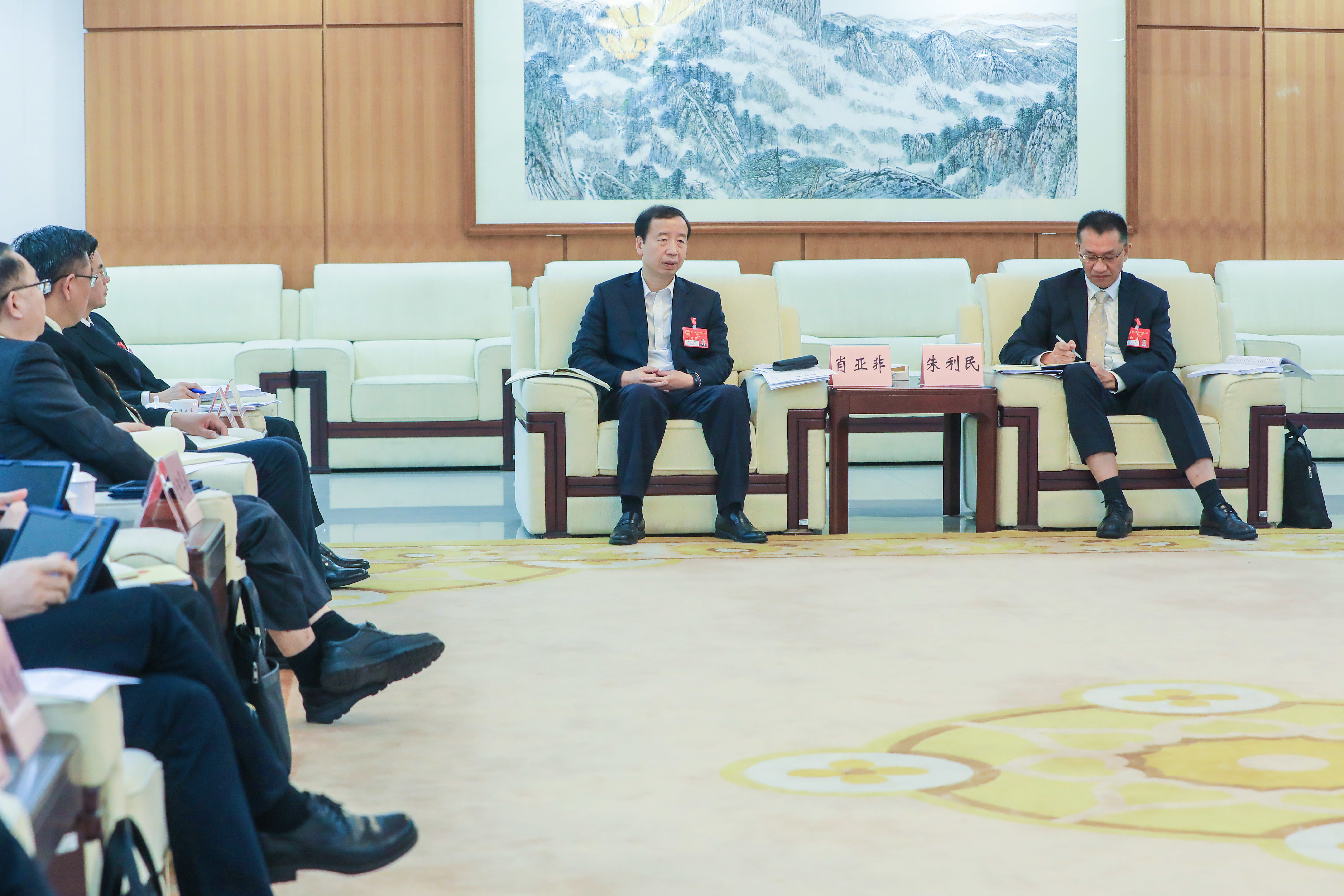 肖亚非参加市十七届人大四次会议南城代表团分组讨论 聚焦“投资年”促转型、立新柱
