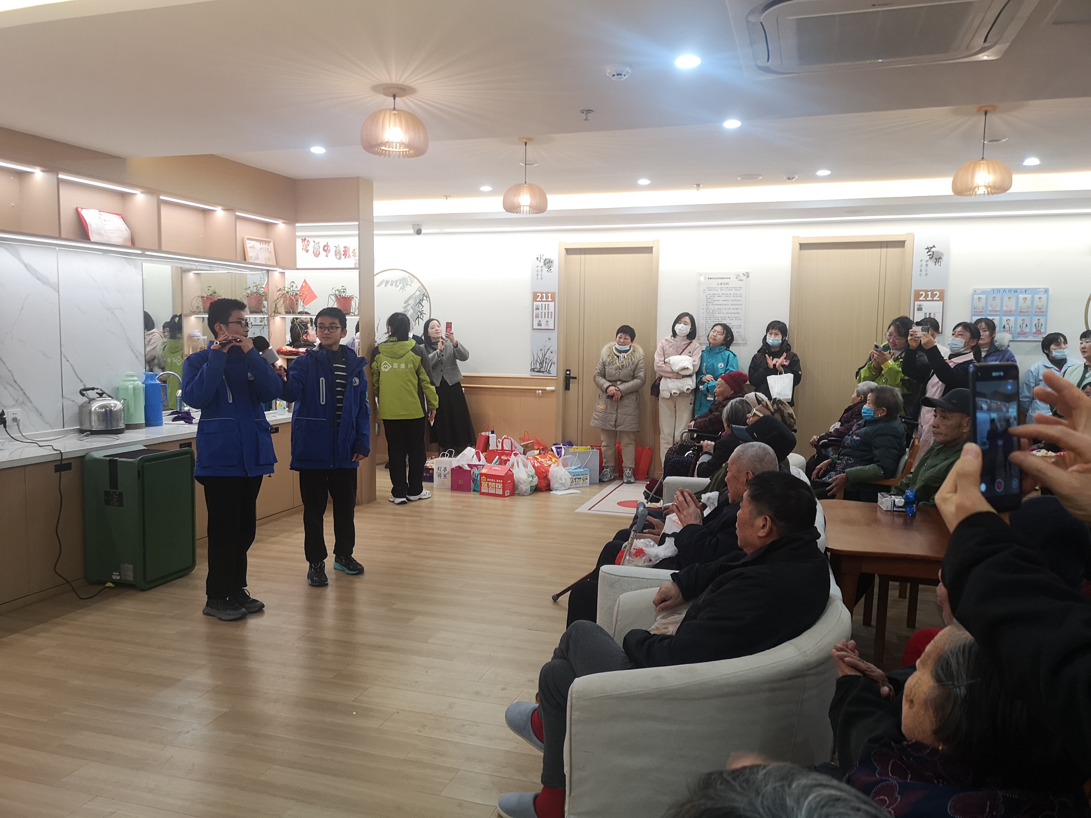情系养老院  冬日送温暖  ——合肥46中八(1)班开展“践行志愿服务，勇担时代责任”寒假社会实践活动
