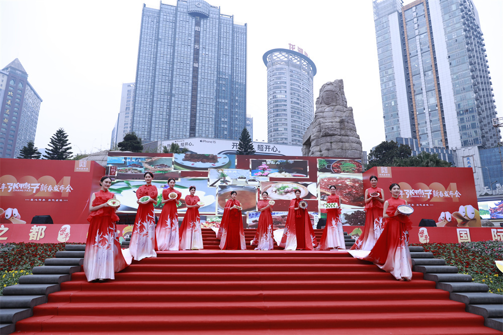 现场展示“梁品百味”旅游美食。熊伟 摄