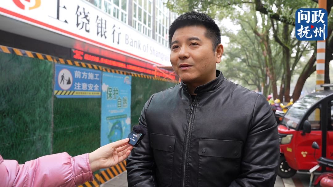 天降惊吓！抚州一小区外墙装饰砖脱落 砸坏路边车辆