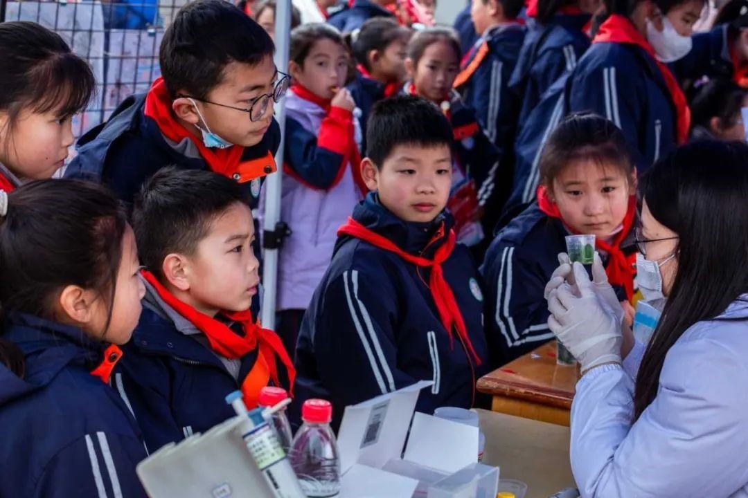 杭州市钱塘区新围小学开展迎寒假体验式安全主题游园活动