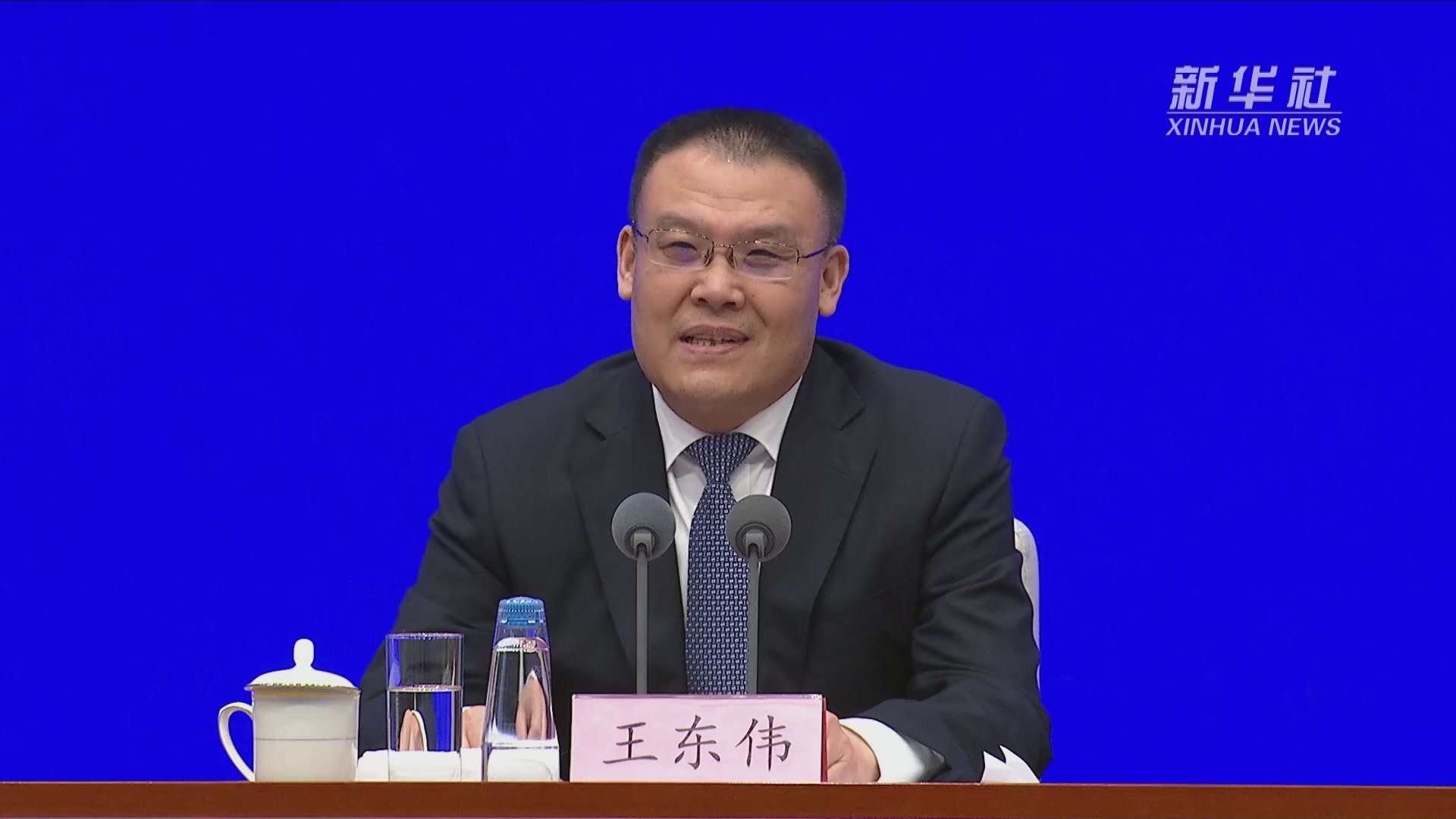 2023年全国一般公共预算收入突破21万亿元