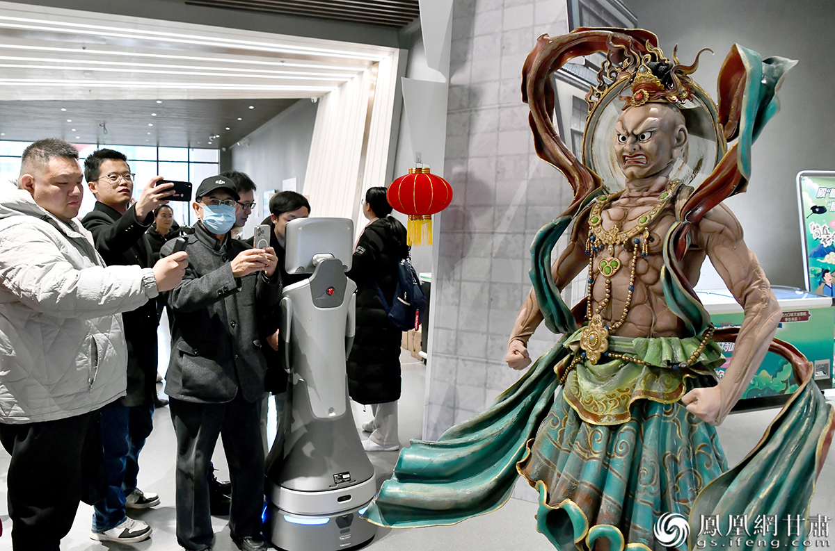 过年在博物馆“乐动敦煌” 沉浸式体验“牍”一家凤凰网甘肃_凤凰网