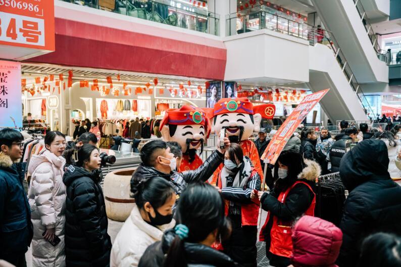 新春人气破百万!南昌新洪城大市场成为市民“购物胜地”