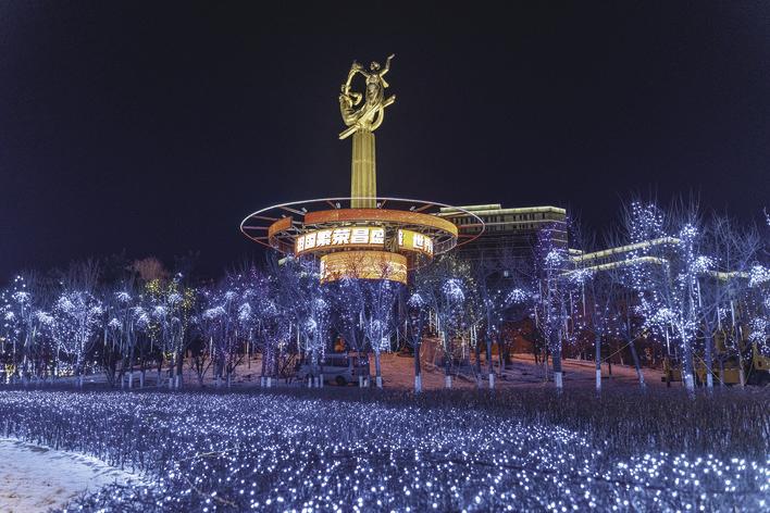 “卫星之光”环形大屏让人感受到科技的力量。 于吉 摄