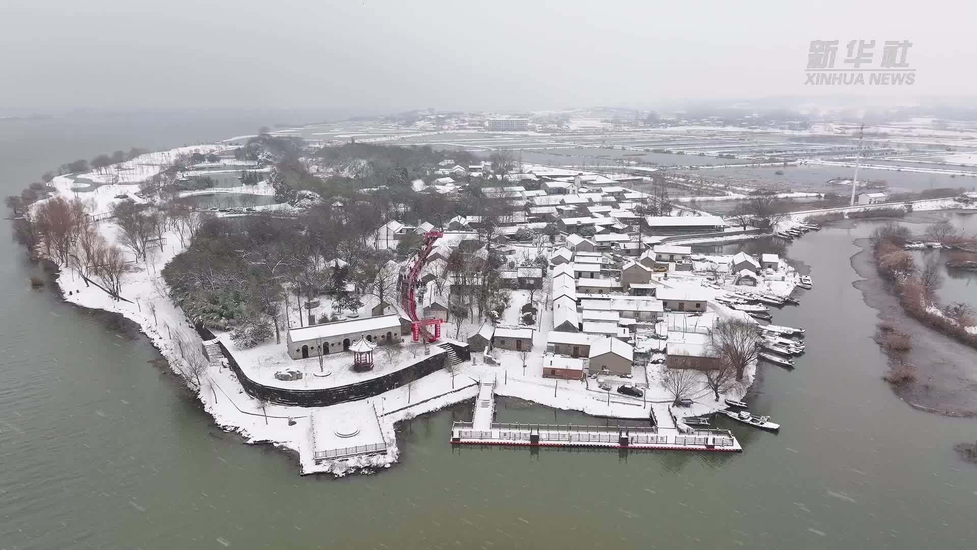 江苏淮安：传统村落摆起“长桌宴”迎中国年