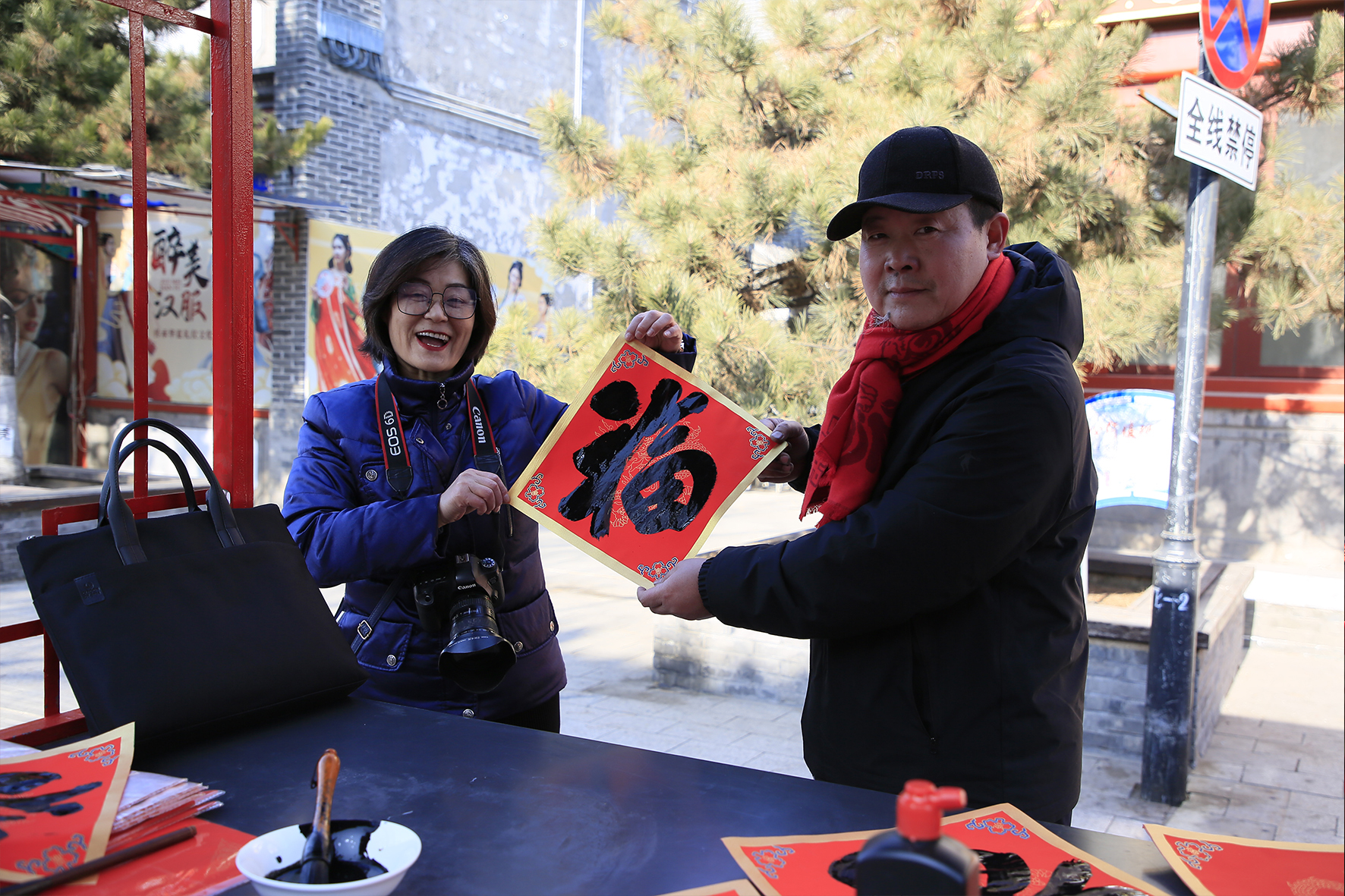 秦皇岛山海关：挥毫泼墨迎新春 一笔一画送祝福