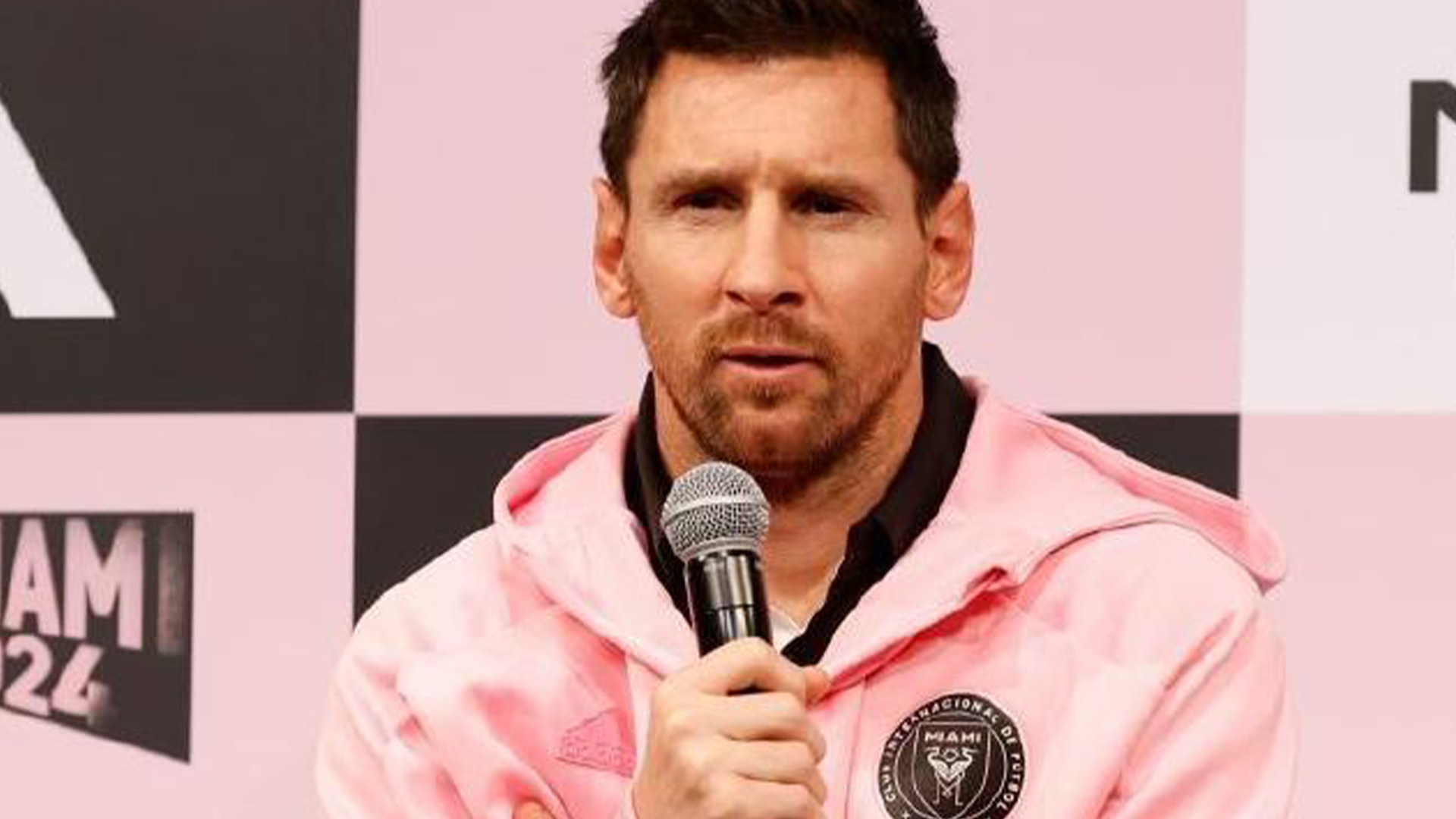 梅西出席日本行新闻发布会:很高兴在日本踢球