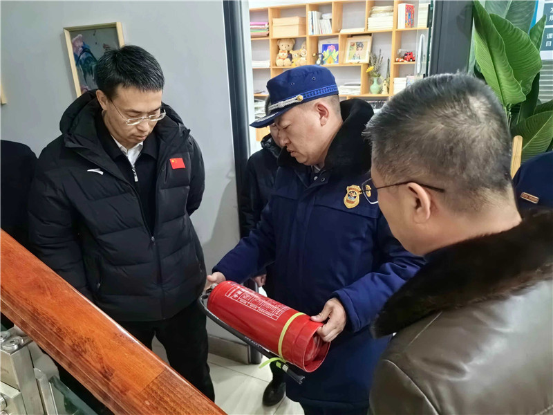 秦皇岛：海港大队陪同副市长李国强及各部门对辖区培训学校开展联合检查