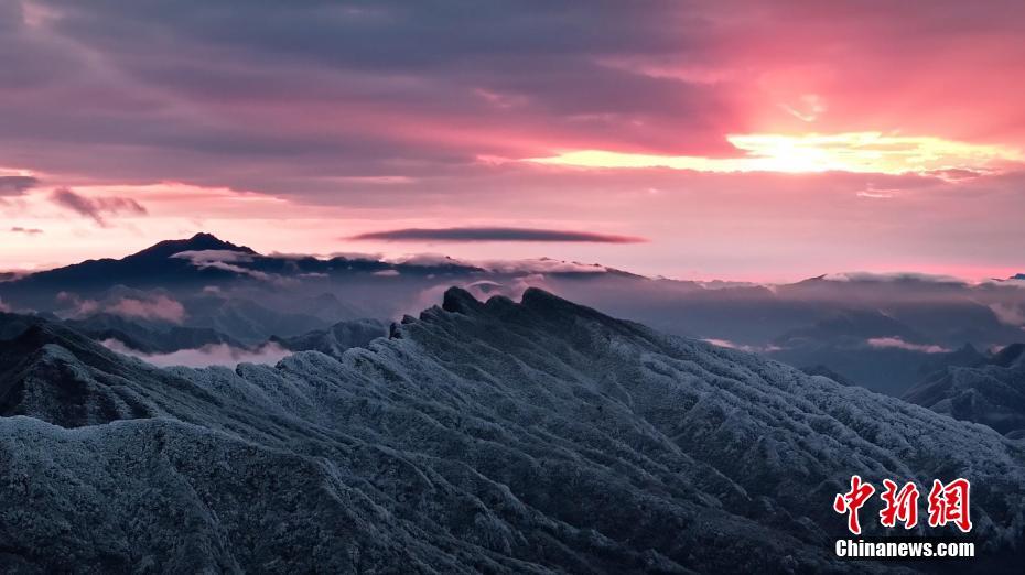 川陕交界处的“云上仙境”：龙头山雪景如画