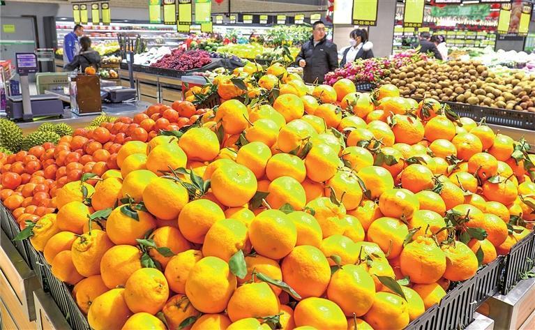 新区各超市年货供应充足　记者　史晓峰　摄