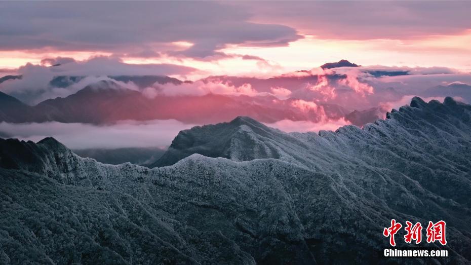 川陕交界处的“云上仙境”：龙头山雪景如画