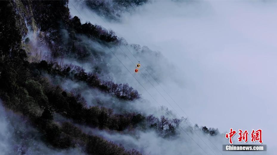川陕交界处的“云上仙境”：龙头山雪景如画