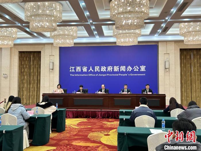 6日,江西省政府新闻办举行进一步深化省以下财政体制改革新闻发布会。朱莹 摄