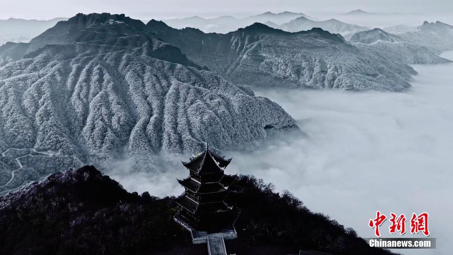 川陕交界处的“云上仙境”：龙头山雪景如画