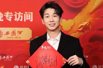 白举纲送祝福给大家：龙凤呈祥，迎春送吉祥