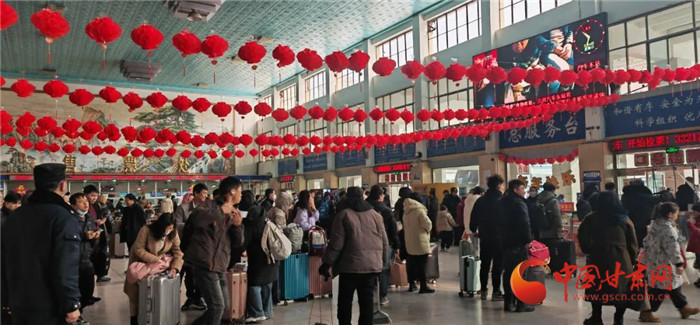 甘肅春運暖心故事集雪天食堂招待滯留車輛司乘