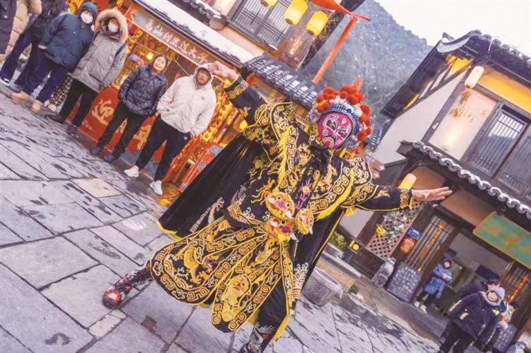 葛仙村杂技变脸