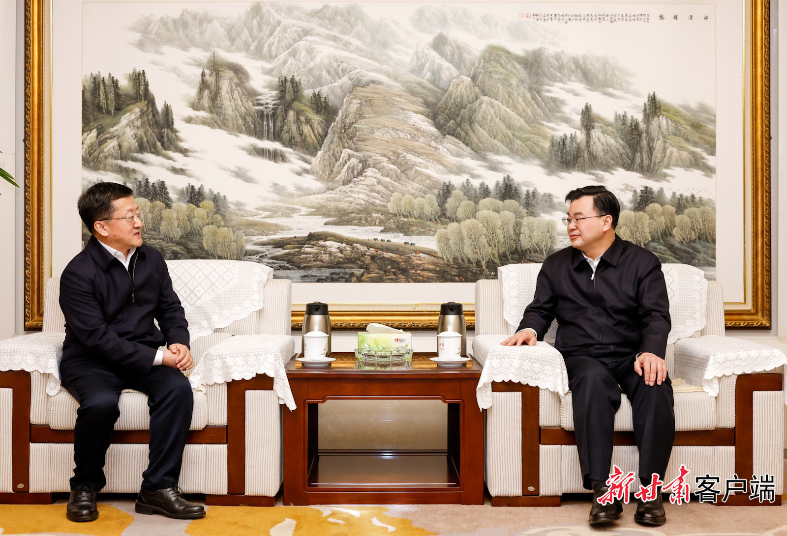 2月7日,省委书记、省人大常委会主任胡昌升看望慰问了所联系服务的中国科学院院士赵红卫。新甘肃·甘肃日报记者 孟捷