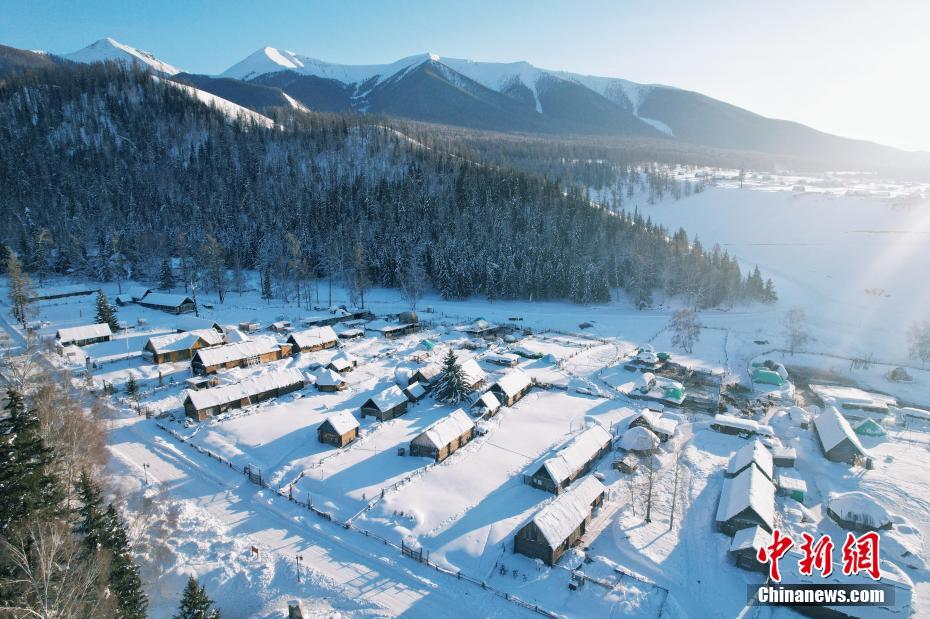 新疆白哈巴景区:绝美冬景宛如童话世界