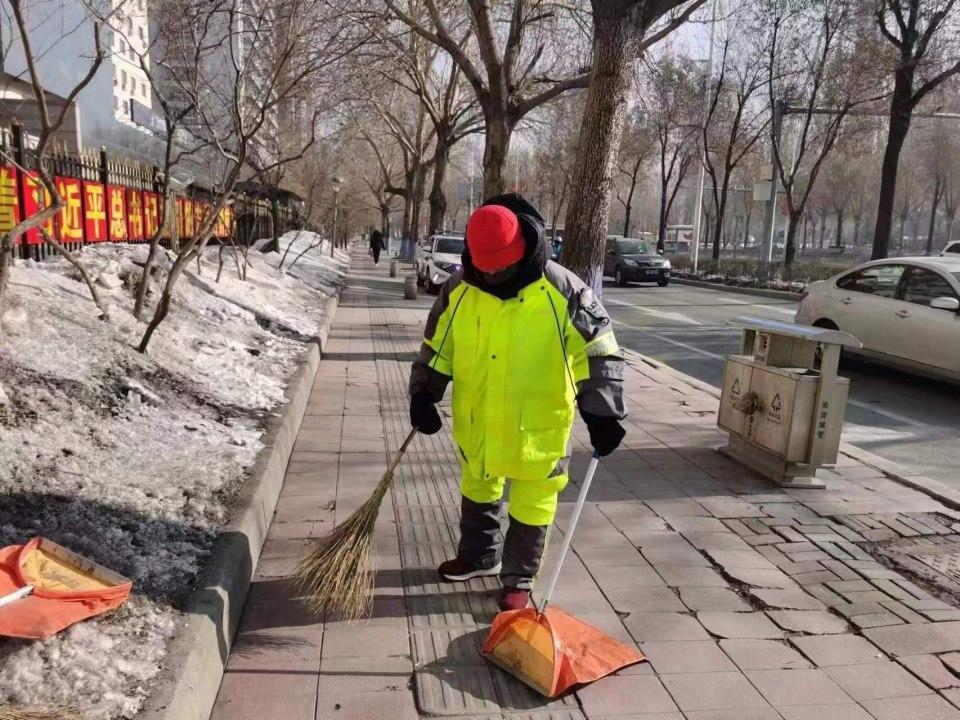 哈尔滨市南岗区3000余名环卫工人保洁迎新