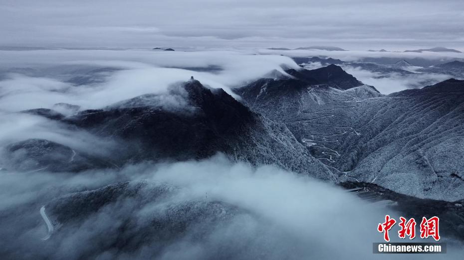 川陕交界处的“云上仙境”：龙头山雪景如画