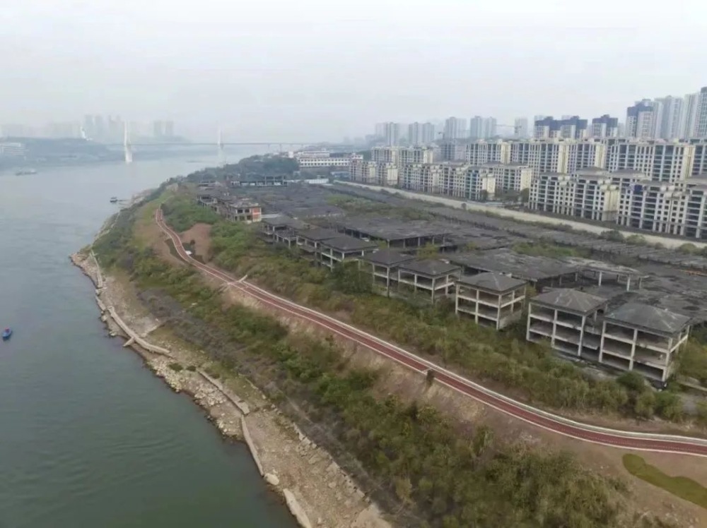 ▲巴滨路巴滨绿岸段慢行步道。市住房城乡建委供图