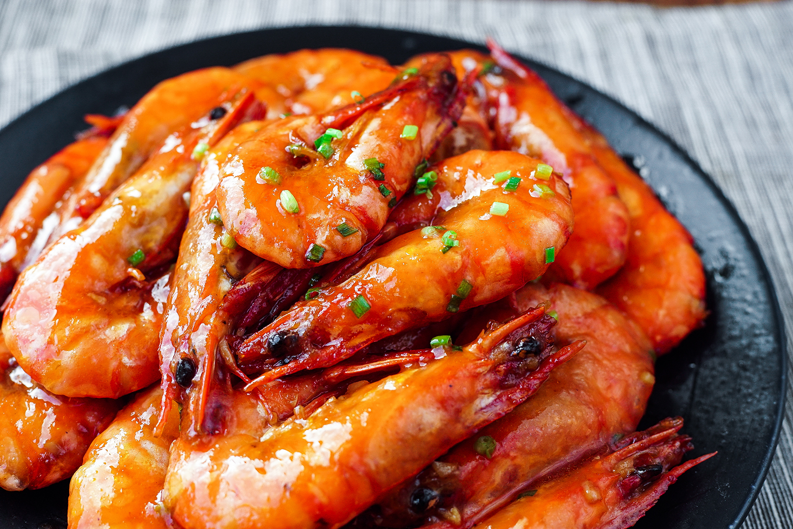 年夜饭“C位”的咸鲜美味：油焖大虾，“Q弹”！