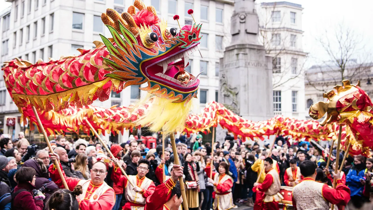 英国多地喜迎新春 英歌舞点燃伦敦