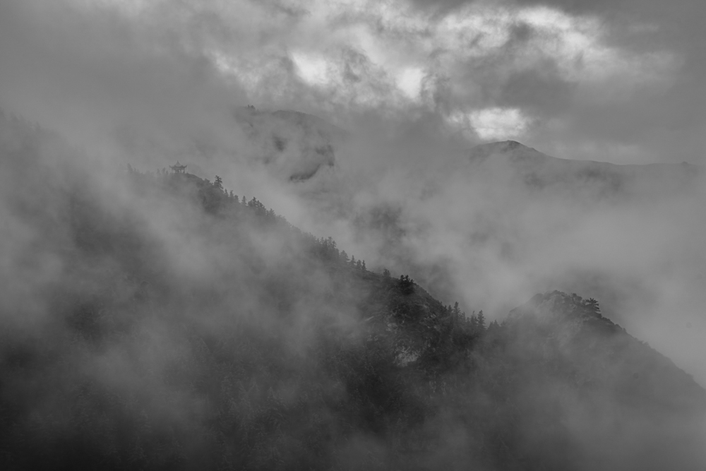 雾霭层峦