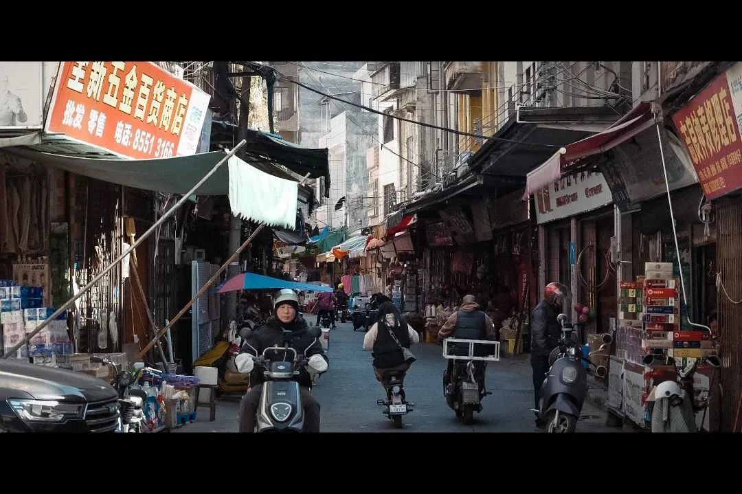 贾玲所说的"生活气息特别浓",东莞:对!凤凰网东莞_