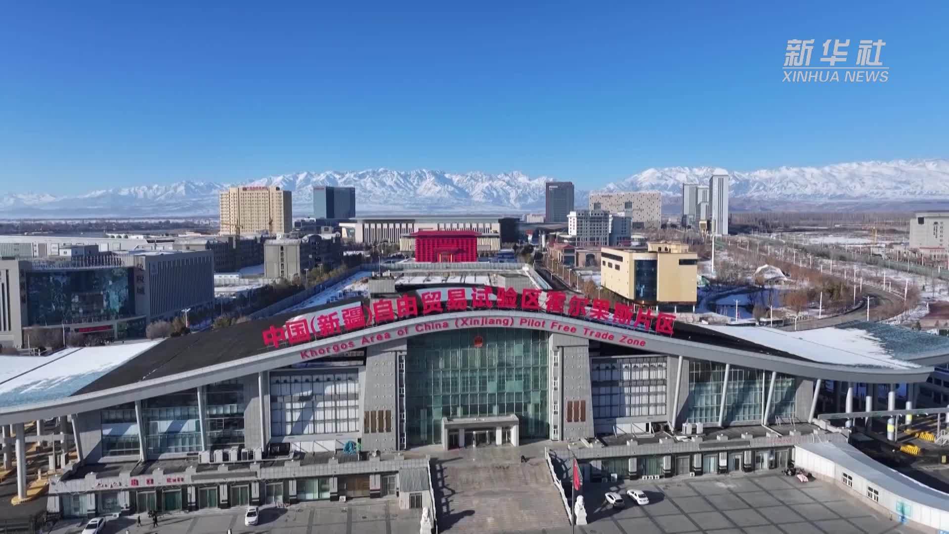 春节假期中哈霍尔果斯国际边境合作中心日迎客破万人