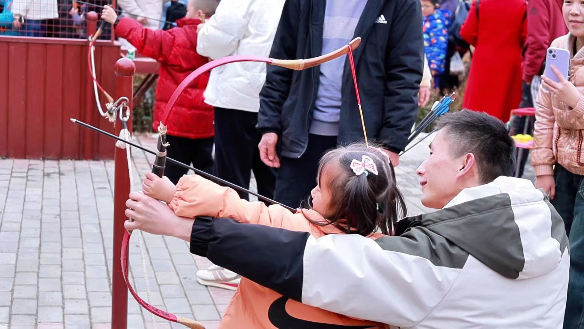 武术馆里过大年!河南登封:多元功夫体验带火少林游