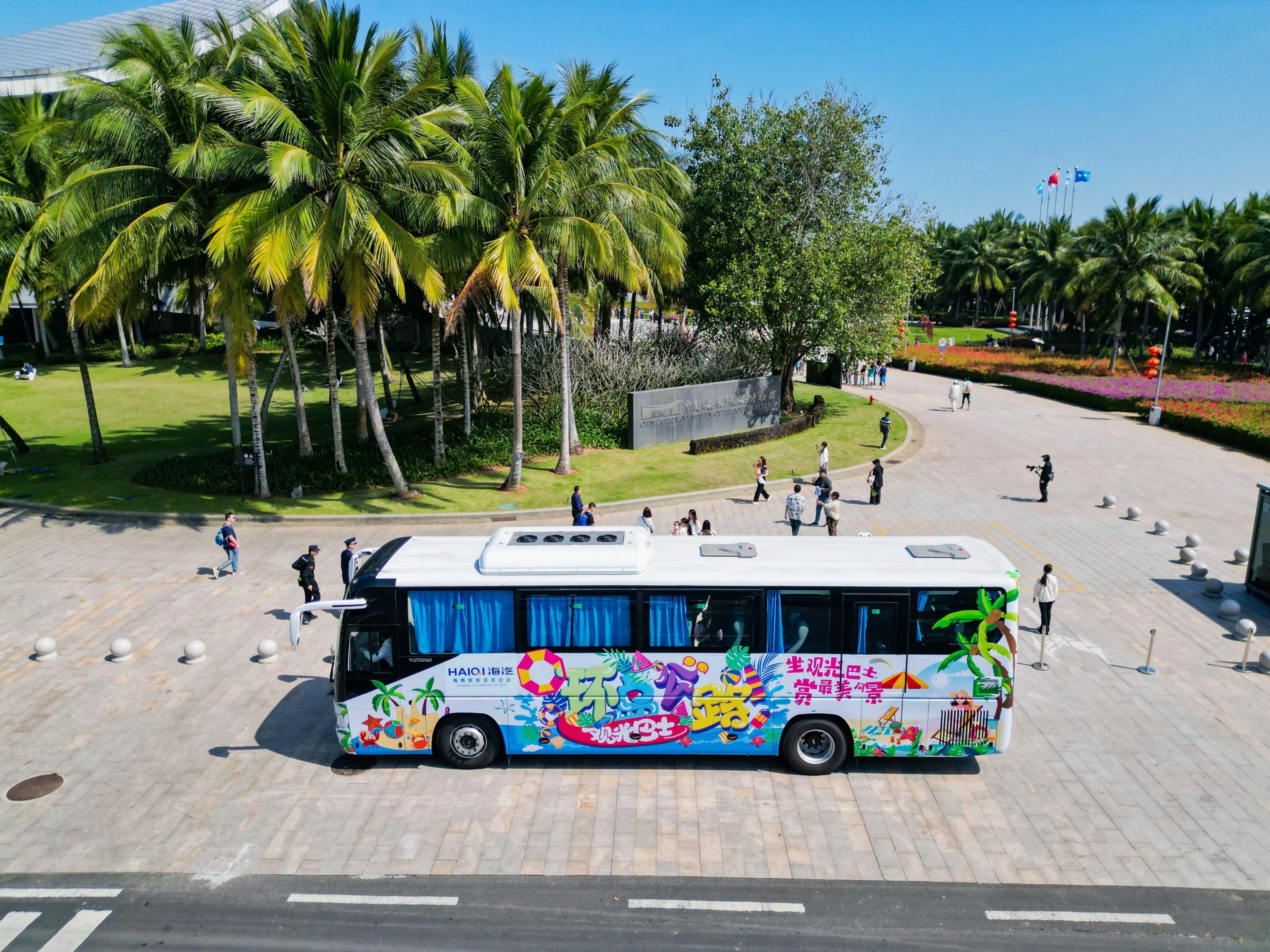 海南首个环岛旅游公路观光巴士2月21日开通