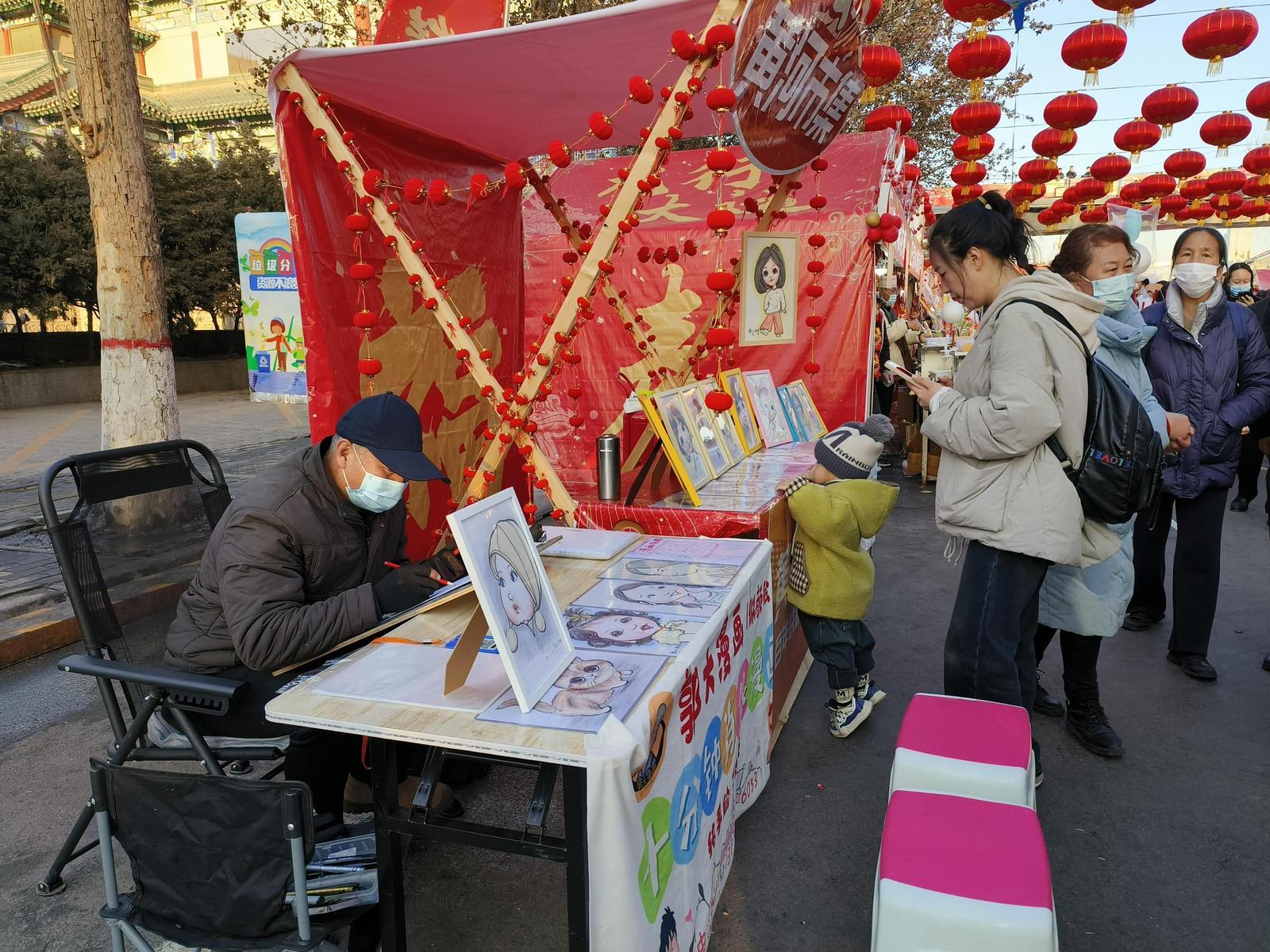 市民游览黄河市集