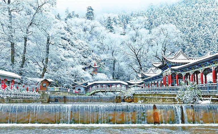 兴隆山雪景　陈旭东　摄