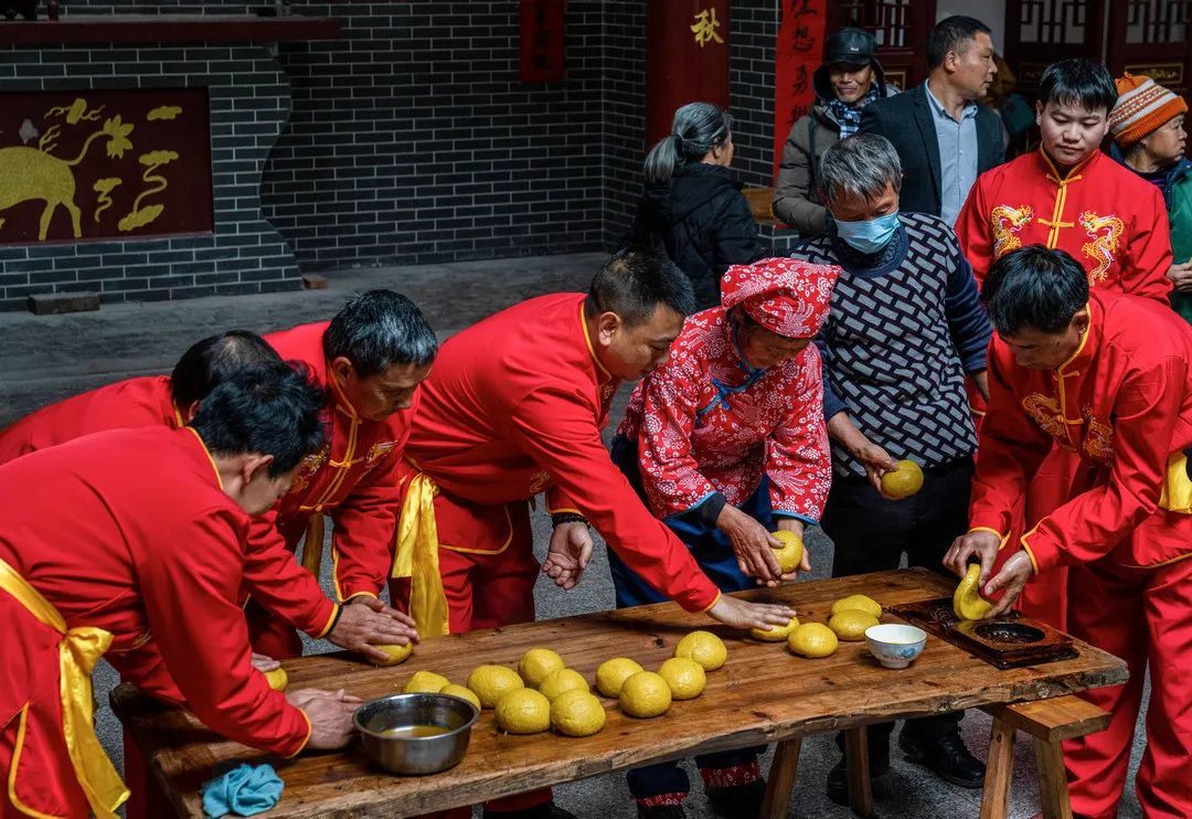 吉安市万安县顺峰乡年货节现场。图源“央广网”客户端