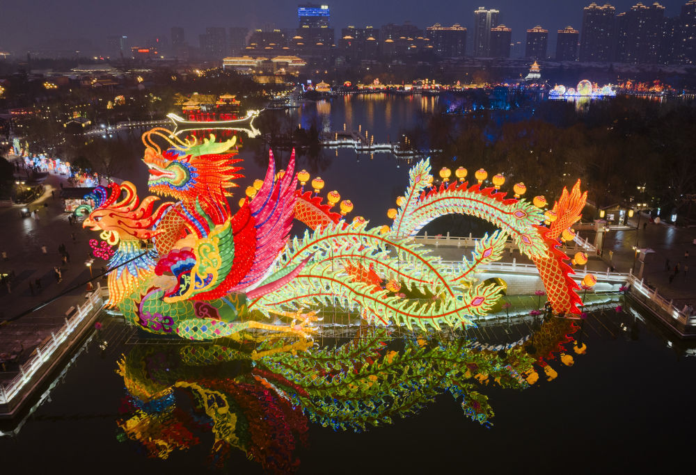 西安大唐芙蓉园的花灯(无人机照片). 新华社记者 邵瑞 摄
