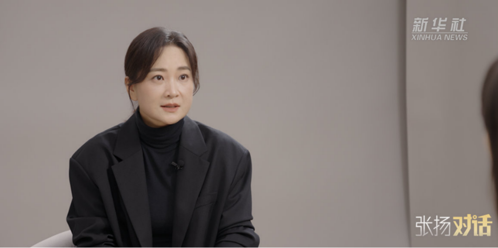 贾玲接受《张扬对话》采访