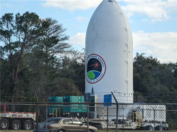 SpaceX四枚火箭同时矗立发射场！星舰合体 准备第三飞