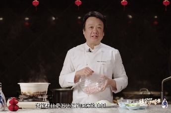 大师教你做年夜饭｜发愁年夜饭怎么做？“团团圆圆”一品狮子头做法奉上！