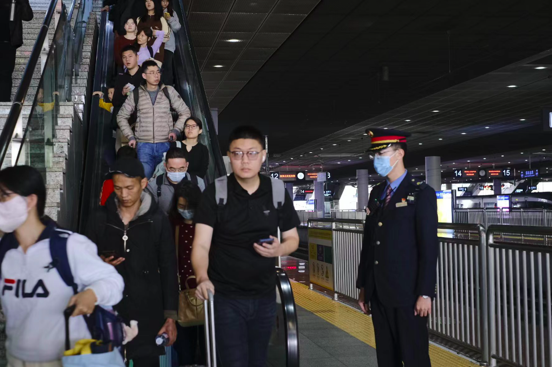 超45万人次 铁路返深客流今迎高峰