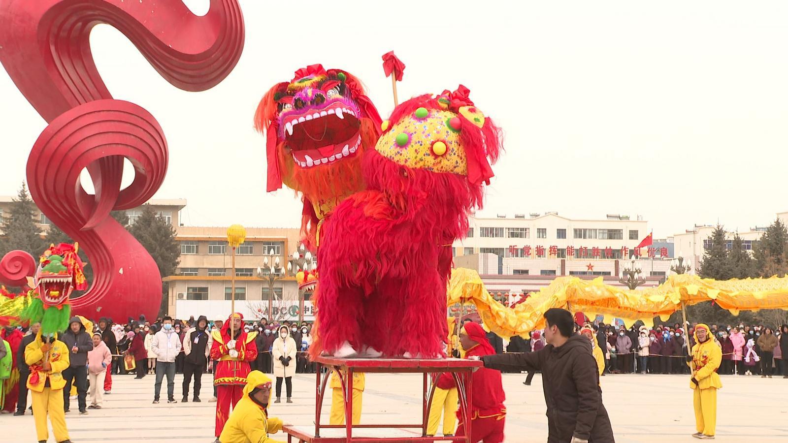 “社牛”驾到通通闪开……永昌锣鼓喧天年味“龙”