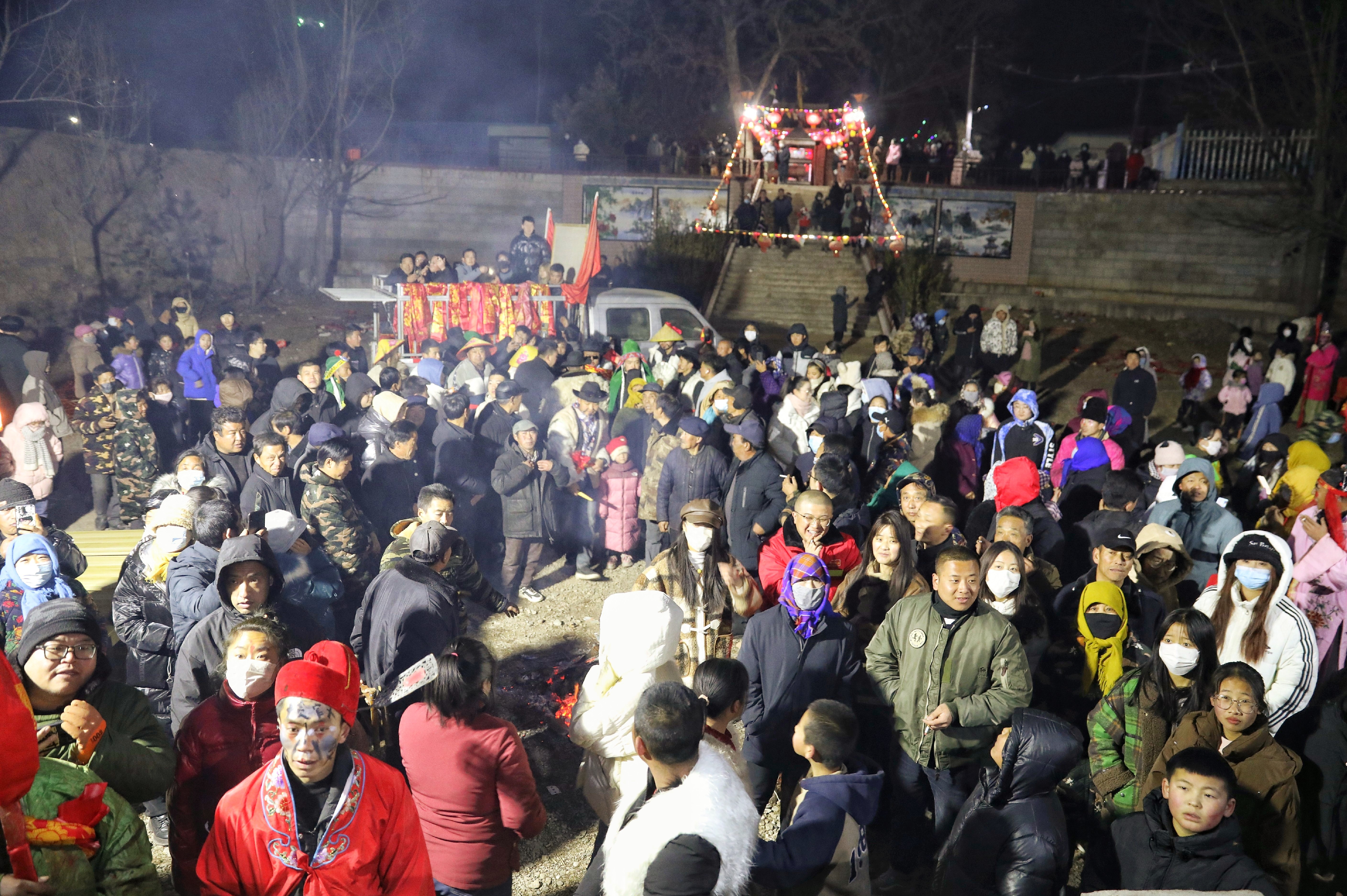 耍狮子摇旱船……静宁人的春节这样过的