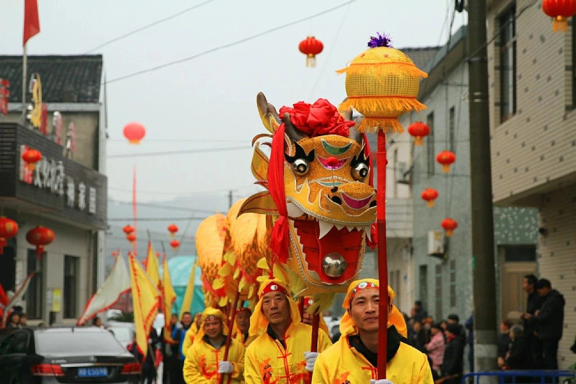 赶百集，做花灯，看大龙……元宵来宁波，感受中式浪漫！