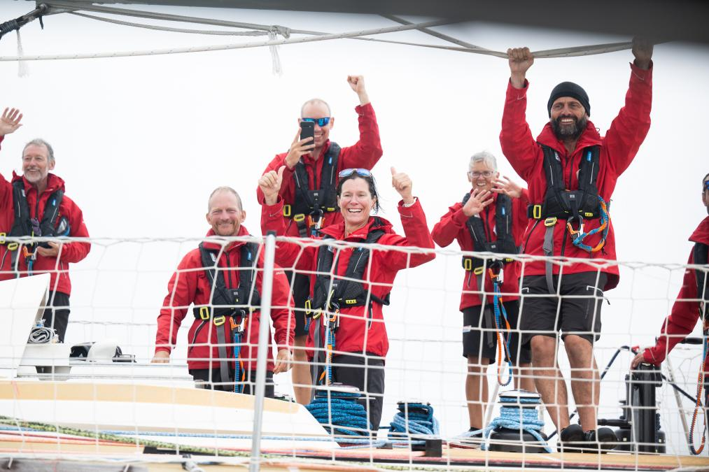 “青岛号”获得2023-24克利伯环球帆船赛首个单赛程冠军！