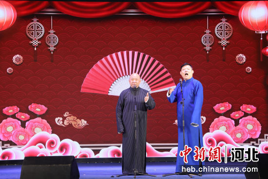 相声表演《送春联》。白天龙 摄