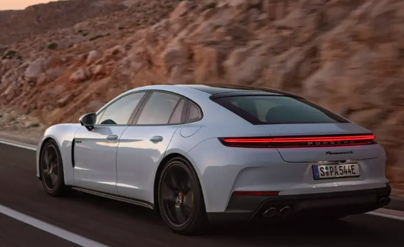 2.9T双涡轮+电机!保时捷全新Panamera E-Hybrid官图发布